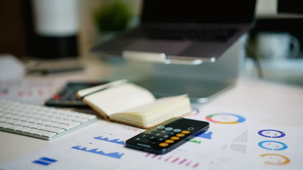 Fundamenty współczesnych finansów: Jak mądrze nawigować w świecie biznesu i gospodarki