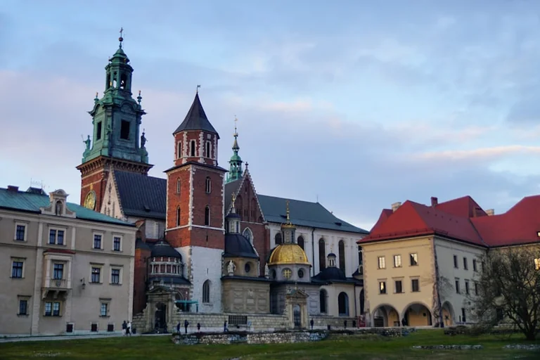 Kraków 15 sierpnia wieczorem: Planty, Wawel i Wisła