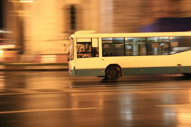 Po zmianie czasu sprawdź nocny kurs i godziny pracy