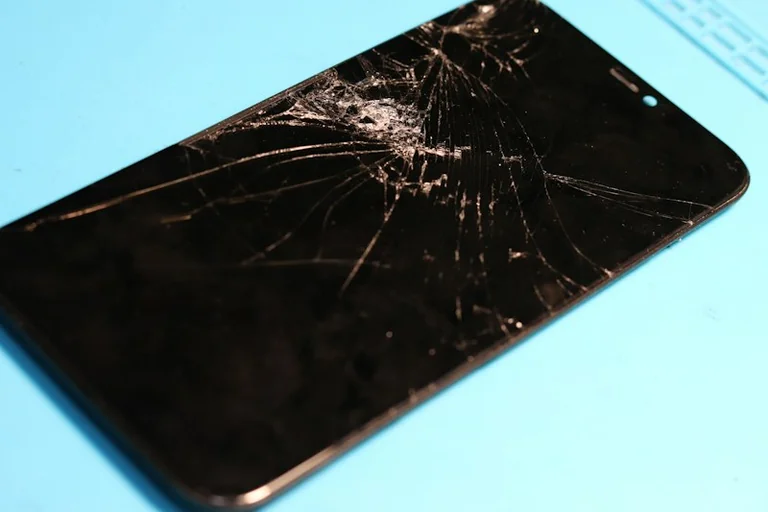 Sen o niedziałającym telefonie: co może skłaniać do refleksji